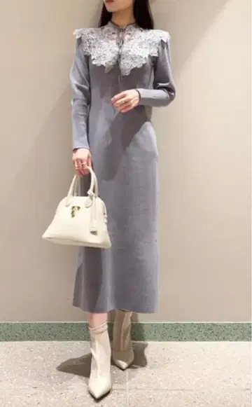 SNIDEL 자수 칼라 도킹 원피스