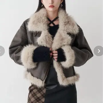 MURUA 언이븐 숏 페이크 무스탕 자켓