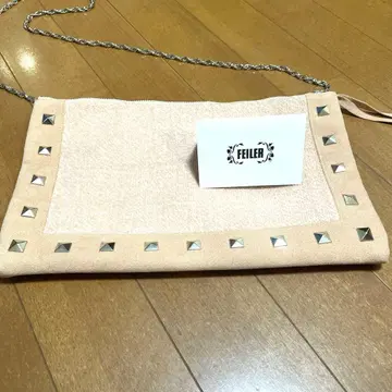 페이 스터드 장식 클러치백