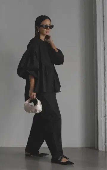 [ 미사용 새상품 ] room306contemporary 플레어 상의