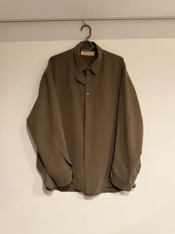 CULLNI 브라운 셔츠 긴팔 셔츠 크루니