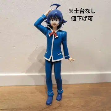 파란색 수트 애니메이션 캐릭터 피규어