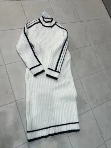 #젤라피케 화이트 리브 룸웨어