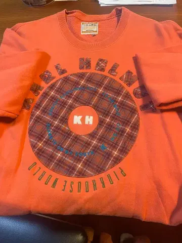 칼 헬무트 오렌지 트레이닝복