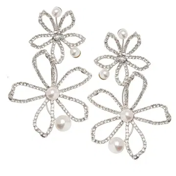 ElizabethBower Pavet pearl earring