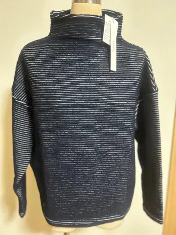 [ ESCAR ] 보틀넥 디자인 니트