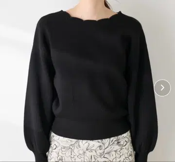 니트 넥라인 자수 스캘럽 니트