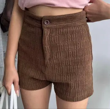 SHAGGIE 모노그램 타이트 하이웨스트 숏팬츠 브라운 / S