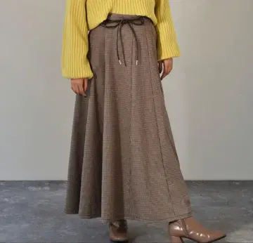 체크 무늬 플레어 롱 스커트 미사용에 가까움