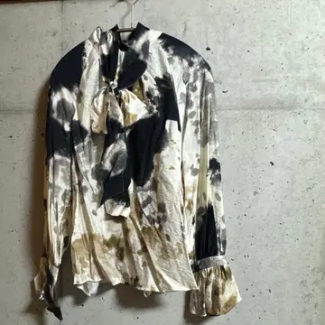 그레디 브릴리언트 블라우스