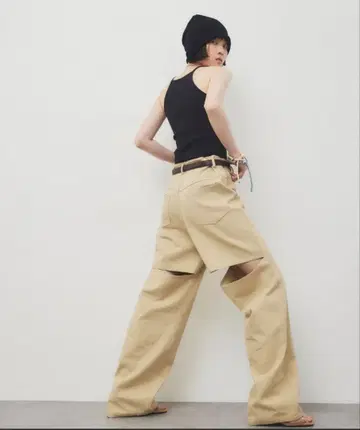 베이지 컷 아웃 와이드 팬츠