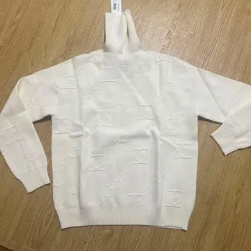 GAUDI 미사용 새상품 화이트 터틀넥 스웨터