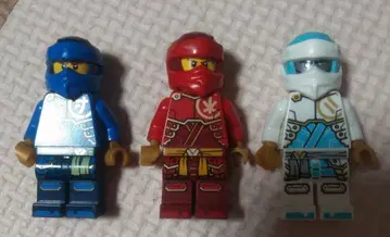 레고 닌자고 미니 피규어 세 개