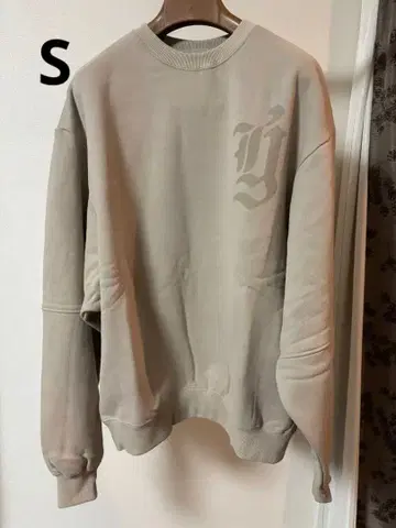 [ 미사용 새상품 ] LYFT 베이지 크루넥 맨투맨 S 사이즈