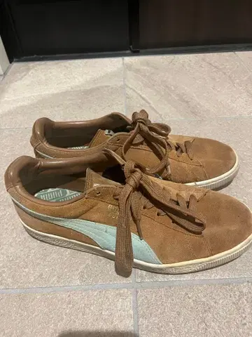 브라운 스웨이드 스니커즈 스카이블루 악센트 레어 27.5