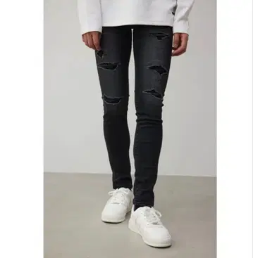 [ 새상품급 ] AZUL 블랙 스키니 데님 데미지 가공 M