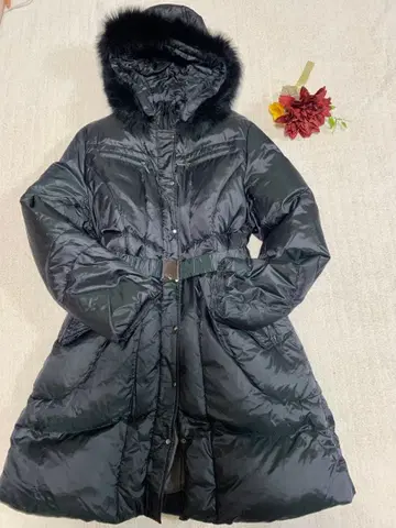 후드 부착 블랙 다운 자켓