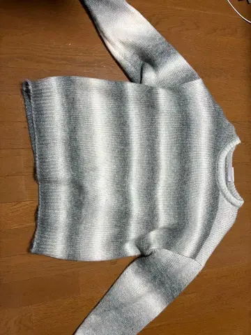 Attitude 그레이 보더 니트 L 사이즈