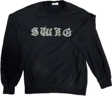 SWAG 블랙 크루넥 맨투맨