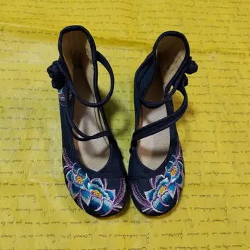 [ 미사용 ] 자수 플랫슈즈 차이나