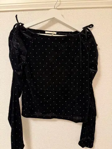 Chico 비쥬 부착 블랙 긴팔 상의 F