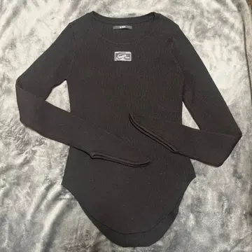 SORN 블랙 리브 니트 긴팔 상의