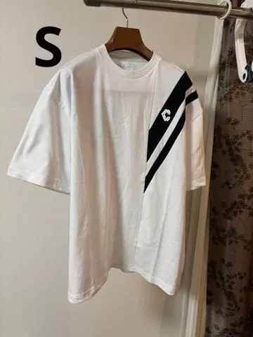 [ 미사용 새상품 ] CRONOS 화이트 T셔츠 택 포함 새상품 S사이즈