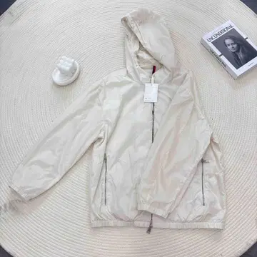MONCLER 아이보리 마운틴 파카 L 사이즈