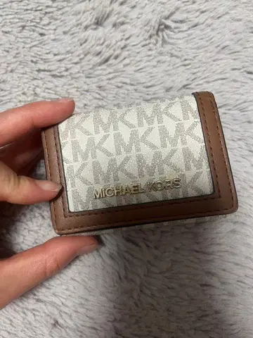 MICHAEL KORS 3단 폴더형 지갑 모노그램