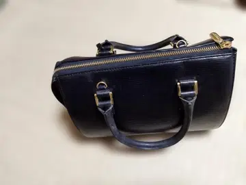 블랙 가죽 핸드백 골드 금장 장식