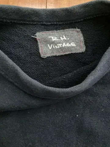 R.H. 빈티지 블랙 맨투맨