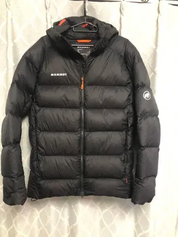 마무트 멜론 인 후디드 아시아 XL 사이즈 새상품급 다운 자켓