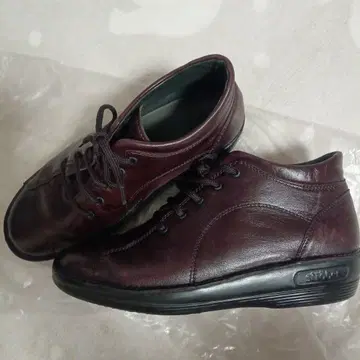 스트로버 브라운 가죽 스니커즈