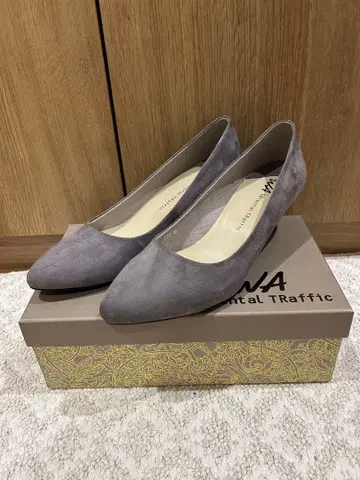 ORiental Traffic 그레이 스웨이드 펌프스