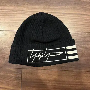 Y-3 사인 포함 블랙 니트 모자