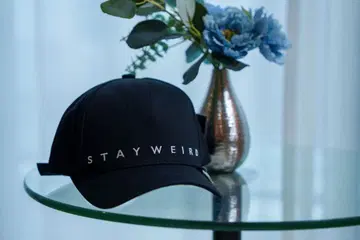 STAY WEIRD 야구 모자 블랙