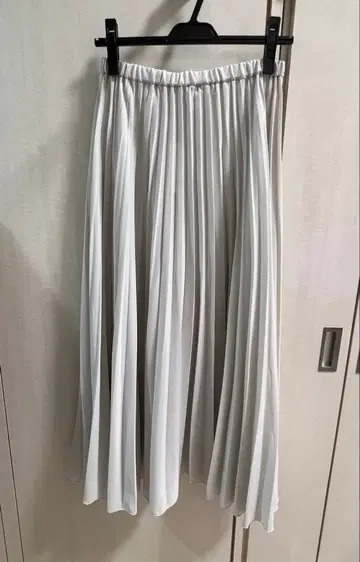 새상품 어반 리서치 도어스 랜덤 플리츠 롱 스커트 아이보리
