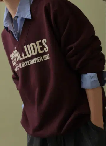 Spick and Span 라유트 별주 V넥 맨투맨