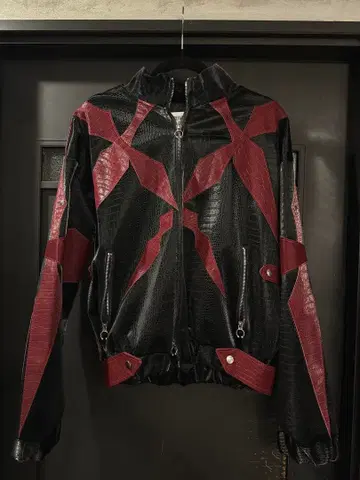 크로커다일풍 블랙 레드 자켓