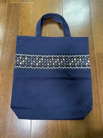 네이비 자수 토트백