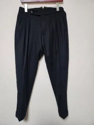 BERWICH 블랙 슬랙스 더블 플리츠