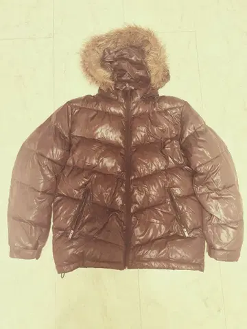 다크 그레이 후드 부착 다운 자켓