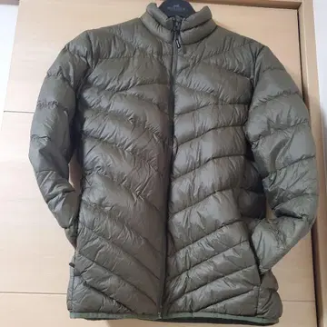 인기 PUMA 라이트 다운 올리브 그린색 다운 자켓 XL 타이트함