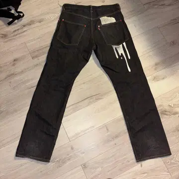 DOARAT 다크 데님 페인트 디자인 청바지