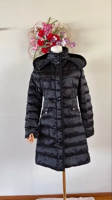 후드 부착 블랙 다운 자켓