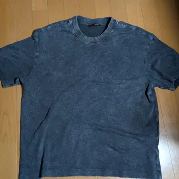 다크 그레이 M 사이즈 티셔츠