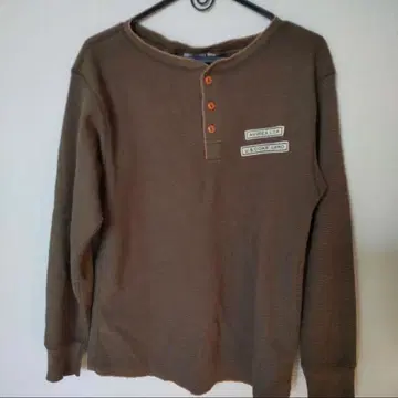 헨리넥 T셔츠 브라운