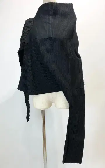 [ 새상품 ] PERMINUTE 비대칭 변형 입체 리브 니트 티셔츠