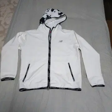 새상품 뉴발란스 후드티