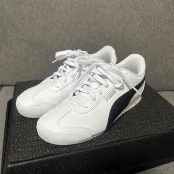 PUMA 화이트 스니커즈 22.5cm